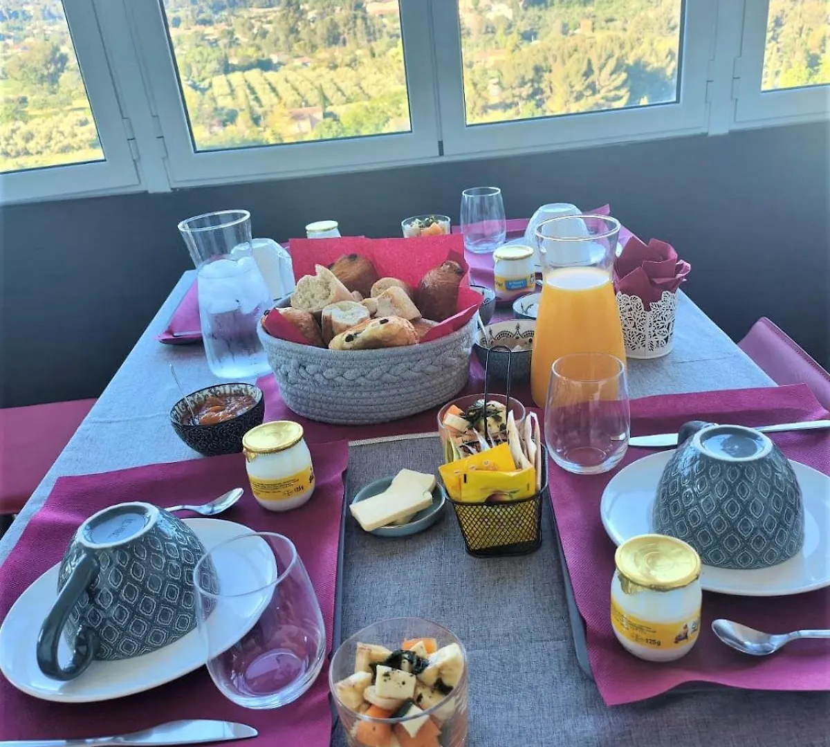 Plus Belle La Vue Allauch Homestay