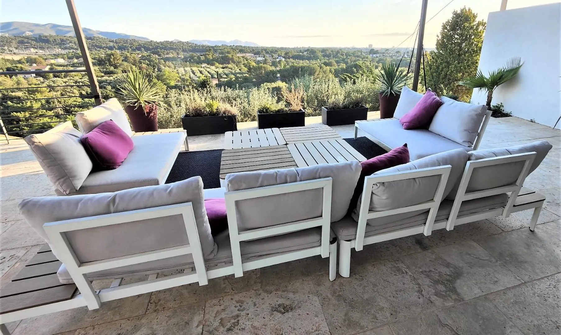 Homestay Plus Belle La Vue Allauch